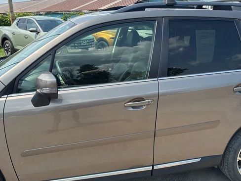 Used 2017 Subaru Forester 2.5i Touring AWD/4WD image 4