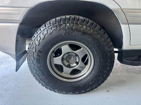 Used 1999 Toyota Land Cruiser image 11