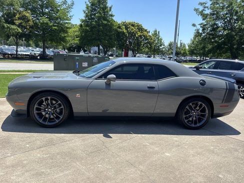 Used 2023 Dodge Challenger R/T Scat Pack w/ Scat Pack Stripe RWD image 9