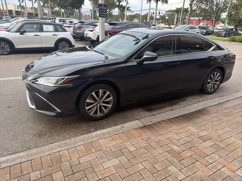 Used 2021 Lexus ES 350 w/ Accessory Package image 9