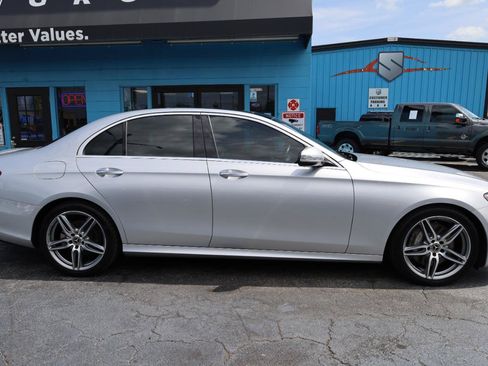Used 2018 Mercedes-Benz E 300 image 5