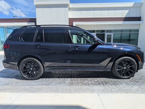 Used 2025 BMW X7 M60i AWD/4WD image 3
