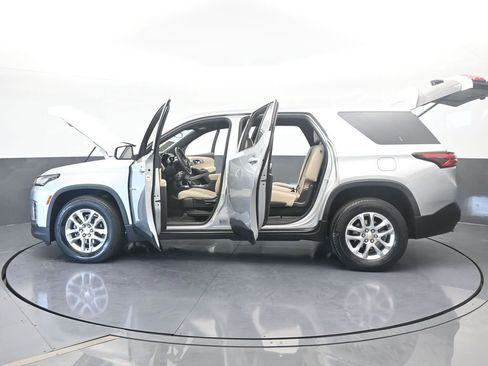 Used 2022 Chevrolet Traverse LS image 69