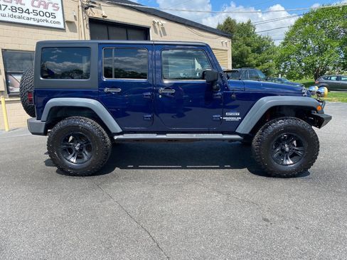 Used 2013 Jeep Wrangler Unlimited Sport image 2