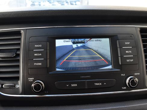 Used 2018 Kia Sedona L image 39