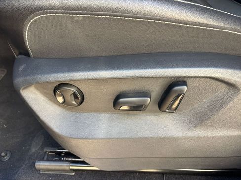 Used 2025 Volkswagen Atlas SE image 23