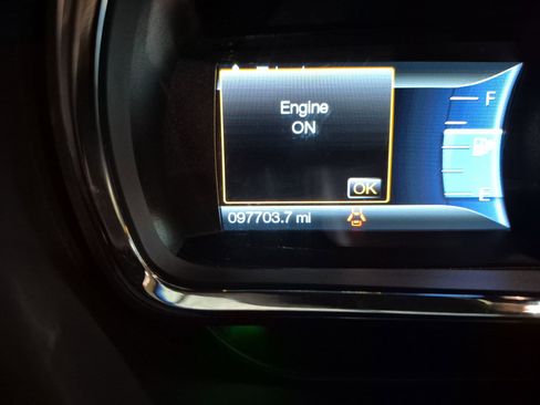 Used 2018 Lincoln MKT AWD image 13