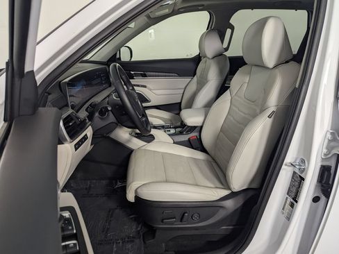 Used 2024 Kia Telluride SX Prestige w/ Towing Package AWD/4WD image 12