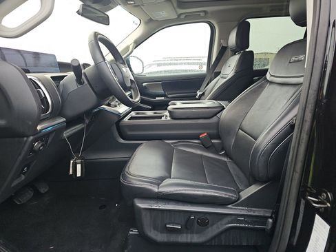 Used 2025 Ford Expedition Platinum image 13