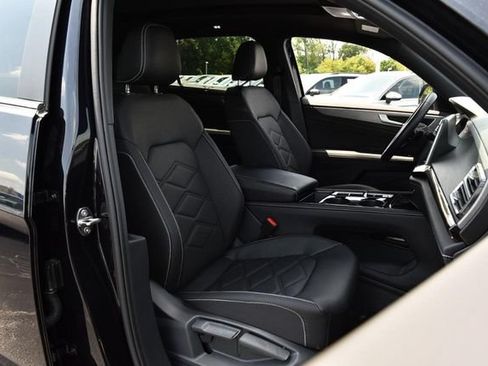 Used 2025 Volkswagen Atlas Cross Sport SE w/ Panoramic Sunroof Package FWD image 20