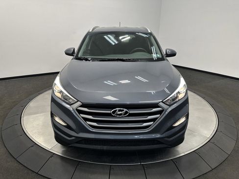 Used 2017 Hyundai Tucson SE AWD/4WD image 2