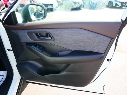 Used 2023 Nissan Rogue S AWD/4WD image 22