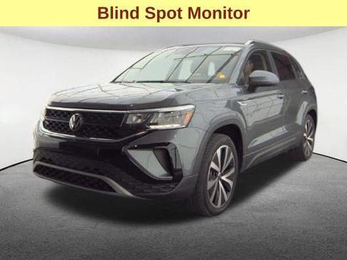 Used 2024 Volkswagen Taos SE image 4