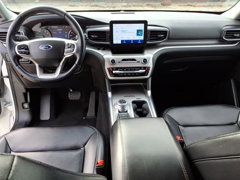 Certified 2021 Ford Explorer XLT w/ Equipment Group 202A image 13