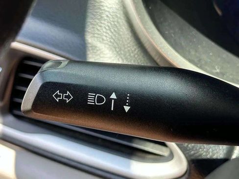 Used 2018 Chrysler Pacifica Touring Plus w/ Tire & Wheel Group image 19