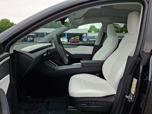 Used 2026 Tesla Model Y 2WD image 16