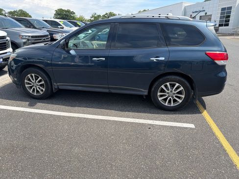 Used 2015 Nissan Pathfinder S AWD/4WD image 5