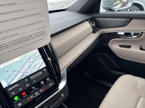 Certified 2025 Volvo XC90 B6 Plus image 32