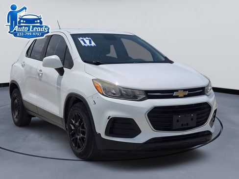 Used 2017 Chevrolet Trax LS FWD image 2