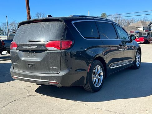 Used 2017 Chrysler Pacifica Limited w/ Advanced Safetytec Group image 6