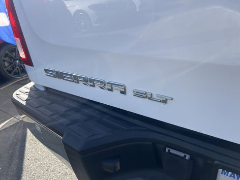 Used 2007 GMC Sierra 1500 SLT w/ Z71 Off-Road Package image 10