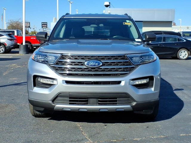 Used 2023 Ford Explorer XLT w/ Equipment Group 202A AWD/4WD image 2
