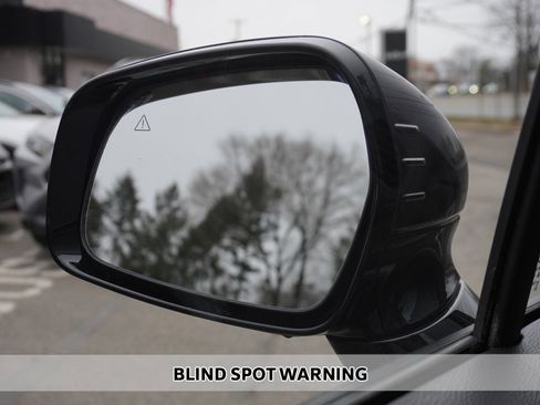 Used 2022 Kia Carnival LX image 4