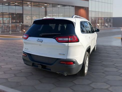 Used 2016 Jeep Cherokee Latitude w/ Cold Weather Group AWD/4WD image 11