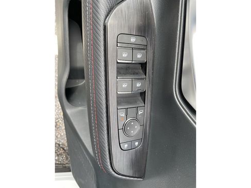 Certified 2025 Nissan Kicks SR image 9