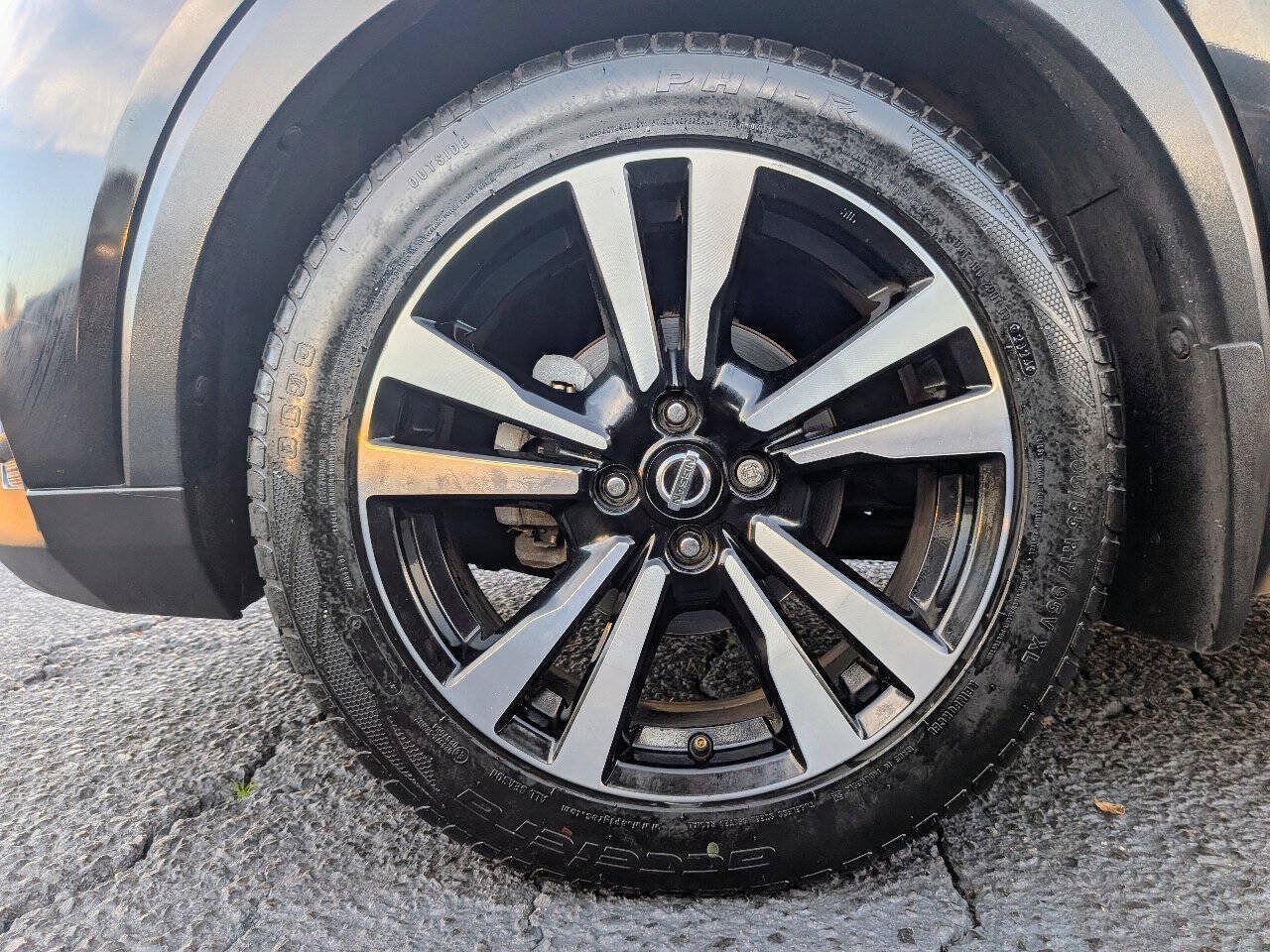 Used 2018 Nissan Kicks SR w/ Exterior Electronics Package FWD image 24
