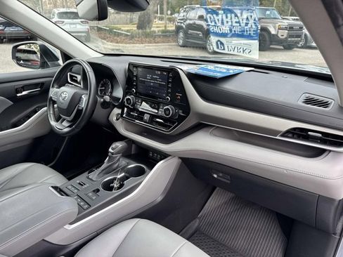 Certified 2022 Toyota Highlander XLE image 18