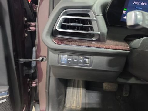 Used 2024 Chevrolet Traverse Z71 w/ Enhanced Driving Package AWD/4WD image 14