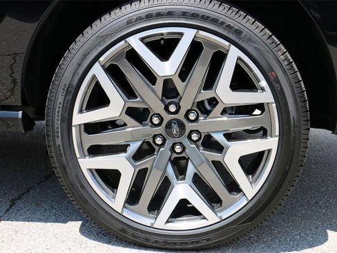 New 2025 Ford Expedition Platinum w/ Platinum Ultimate Package image 8