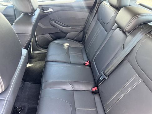 Used 2014 Ford Focus Titanium FWD image 29
