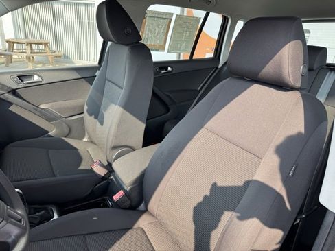 Used 2017 Volkswagen Tiguan S image 14