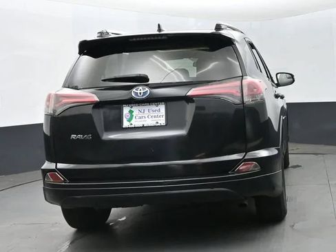 Used 2017 Toyota RAV4 XLE AWD/4WD image 8