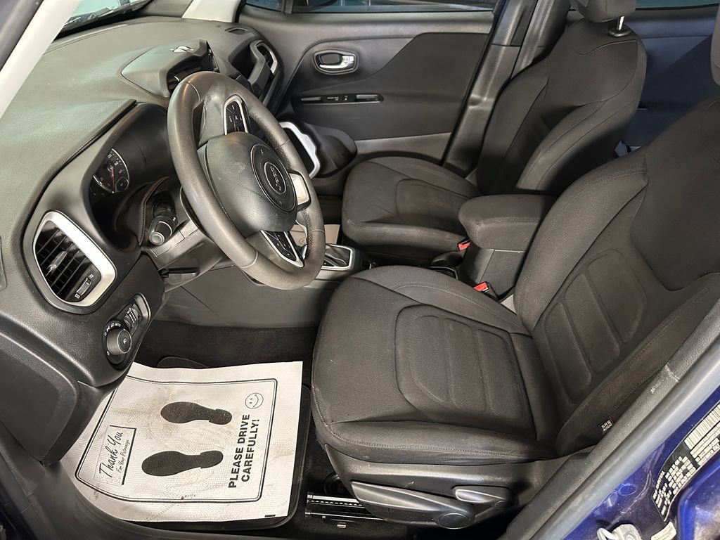 Used 2018 Jeep Renegade Latitude AWD/4WD image 19