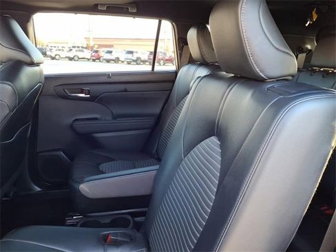 Used 2024 Toyota Highlander XSE image 19