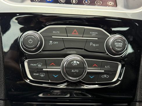 Used 2023 Chrysler 300 Touring L w/ Popular Equipment Group RWD image 19