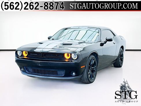 Used 2016 Dodge Challenger SXT w/ Blacktop Package image 1