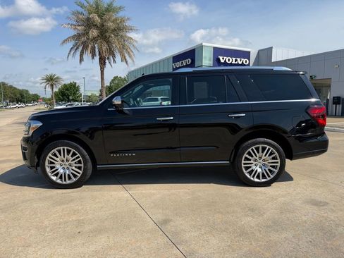 Used 2023 Ford Expedition Platinum RWD image 2
