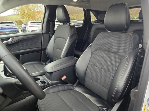 Used 2023 Ford Escape SE w/ Class II Trailer Tow Package image 14