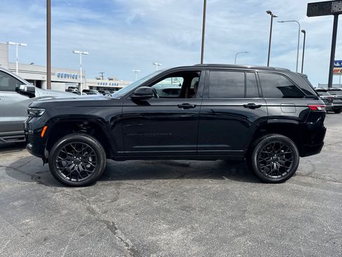 Used 2024 Jeep Grand Cherokee Summit AWD/4WD image 3