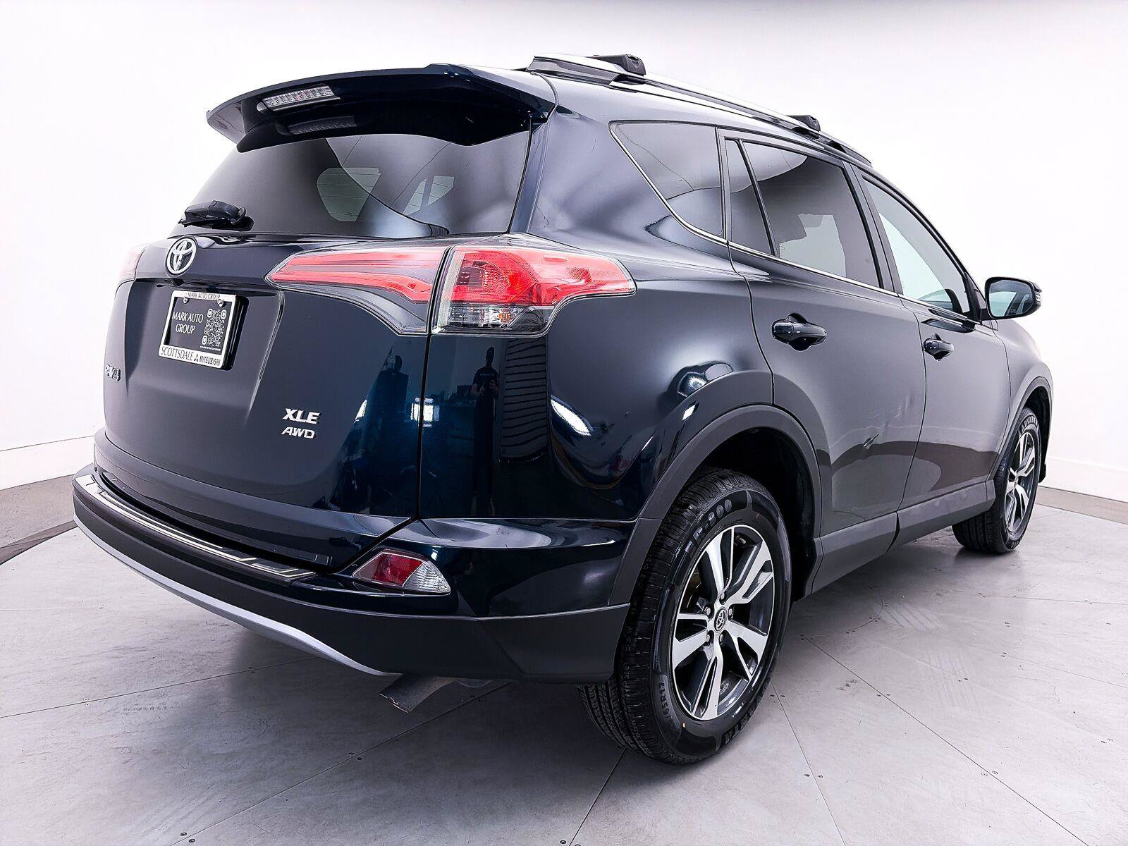 Used 2017 Toyota RAV4 XLE AWD/4WD image 14