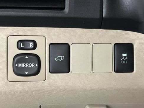 Used 2013 Toyota Venza XLE image 17