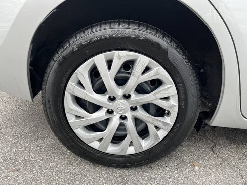 Used 2018 Toyota Corolla LE FWD image 20