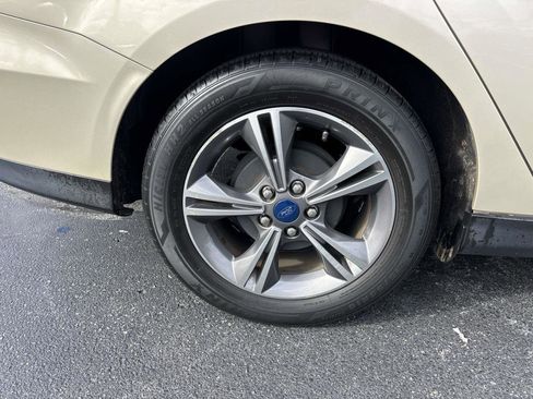 Used 2018 Ford Focus SE w/ SE Appearance Package image 30