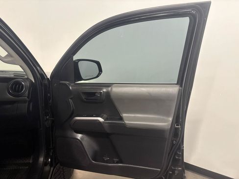 Used 2023 Toyota Tacoma SR5 AWD/4WD image 40