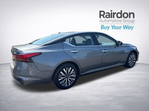 Used 2024 Nissan Altima 2.5 SV FWD image 7