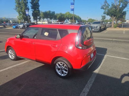 Used 2024 Kia Soul LX w/ Option Group 015 FWD image 5
